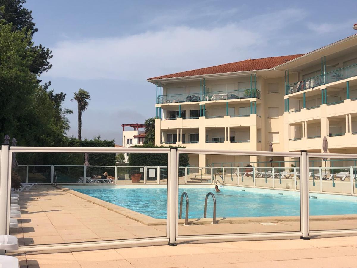 Studio au calme avec piscine, face golf, parking gratuit, tout à pied à 10mn centre ville Ciboure Extérieur photo